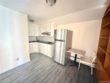 플러싱 2Bed 1Bath 133가 41Ave. 3층나무 기차역및전철역 히팅과온수포함 도서관 교통편리