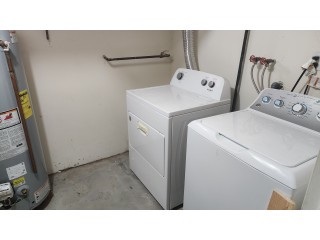 베이사이드 3Bed 2Bath 230가 40Ave. 1층나무 물만포함 전용세탁시 별도반지하사용가능 완전새로개조 현재공사중 9월중순입주