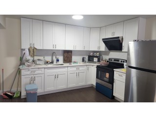 베이사이드 2Bed 1Bath 230가 64Ave. 바닥타일 전용세탁기 히팅과온수포함 주차편리 3명까지