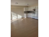 플러싱 어반데일기차역근처 1Bed 1Bath 189가 43Ave. 2층나무 물만포함 출입문별도 깨끗하고환함
