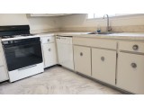 베이사이드 3Bed 2Bath 211가 41Ave. 3층나무 온수만포함 실내세탁기 주차별도