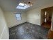 와잇스톤 3Bed 1.5Bath 147가 17Ave. 2층나무 물만포함 1300sf. 주차편리 넓은공간 즉시입주