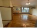 와잇스톤 3Bed 1.5Bath 147가 17Ave. 2층나무 물만포함 1300sf. 주차편리 넓은공간 즉시입주