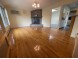 와잇스톤 3Bed 1.5Bath 147가 17Ave. 2층나무 물만포함 1300sf. 주차편리 넓은공간 즉시입주