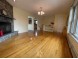 와잇스톤 3Bed 1.5Bath 147가 17Ave. 2층나무 물만포함 1300sf. 주차편리 넓은공간 즉시입주