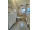 와잇스톤 3Bed 1.5Bath 147가 17Ave. 2층나무 물만포함 1300sf. 주차편리 넓은공간 즉시입주