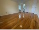 와잇스톤 3Bed 1.5Bath 147가 17Ave. 2층나무 물만포함 1300sf. 주차편리 넓은공간 즉시입주