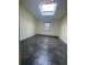 와잇스톤 3Bed 1.5Bath 147가 17Ave. 2층나무 물만포함 1300sf. 주차편리 넓은공간 즉시입주