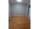베이사이드 3Bed 2Bath 223가 43Ave. 2층나무 물만포함 호수가근처 발코니 벽걸이A/C Nopet 주차별도($150)
