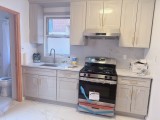 플러싱 2Bed 1Bath 162가 46Ave. 2층나무 물만포함 
